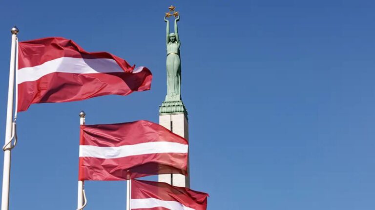 Latvijas karogs - vēsture un attīstība